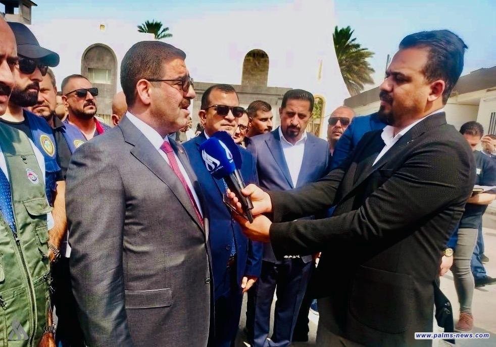 وزير التجارة يعلن قرب إنجاز معاملات المواطنين عبر الهاتف المحمول